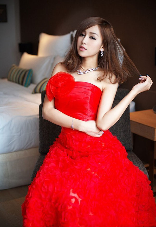 红色礼服的妖娆魅姬2
