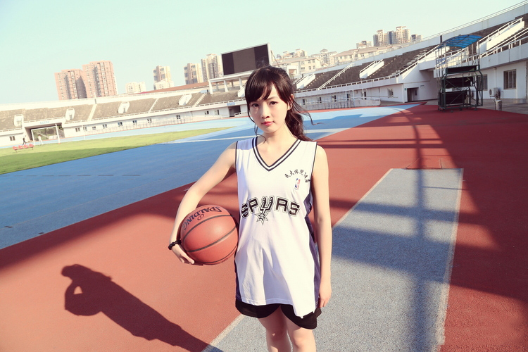 爱上篮球的清纯姑娘1