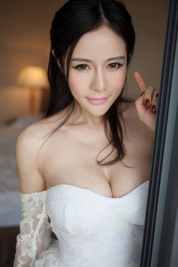 纯美白色短裙性感模特7