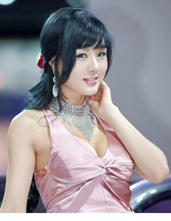 韩国靓丽模特黄美姬 丰满完美身段9