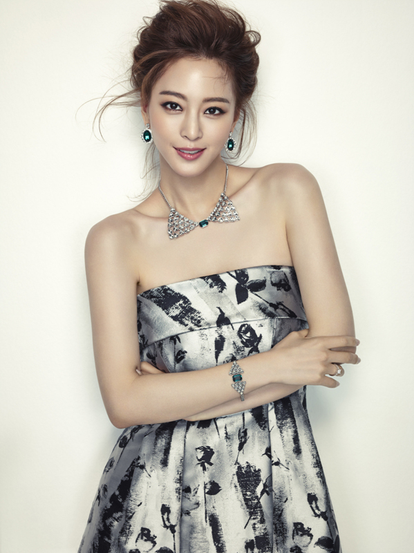 韩国女星韩艺瑟时尚写真 尽显高贵优雅气质3