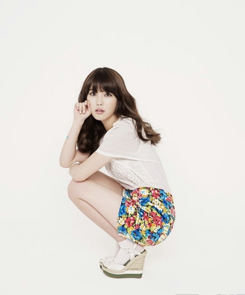 韩国90后女歌手李智恩娇俏甜美写真9