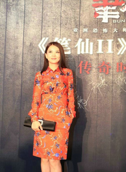 《笔仙2》首映礼 李湘身穿红色连衣裙出席1