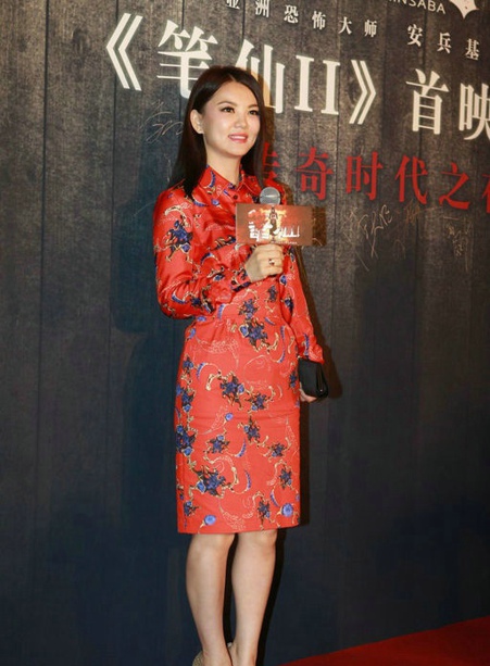 《笔仙2》首映礼 李湘身穿红色连衣裙出席3