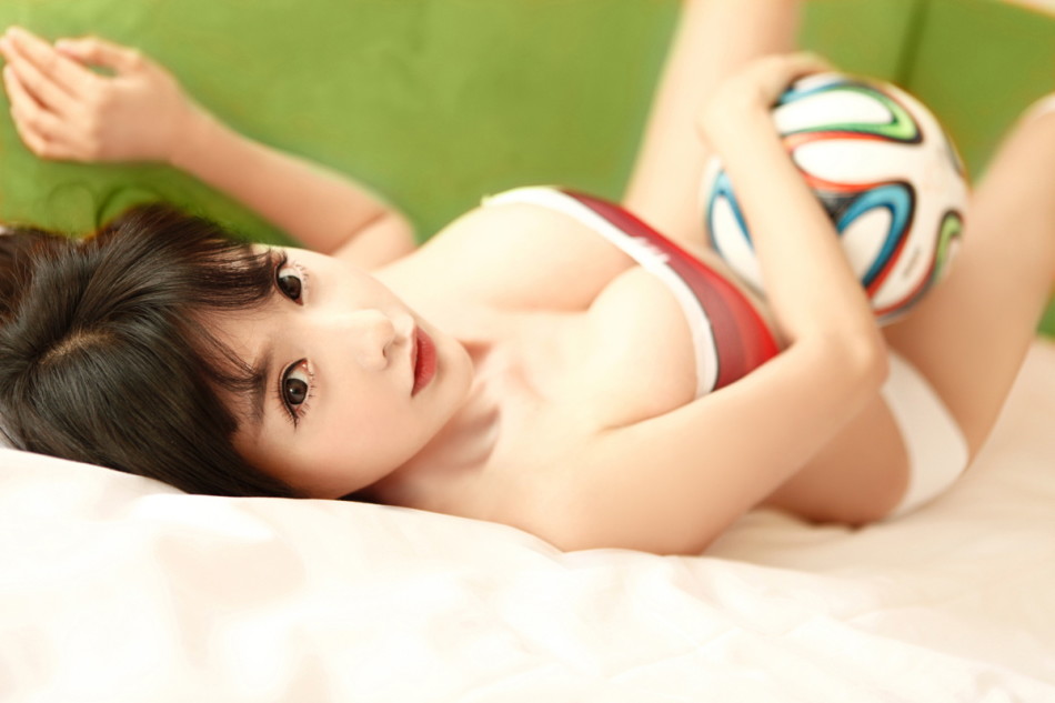 中国第一足球宝贝巨乳傲人曲线诱惑5