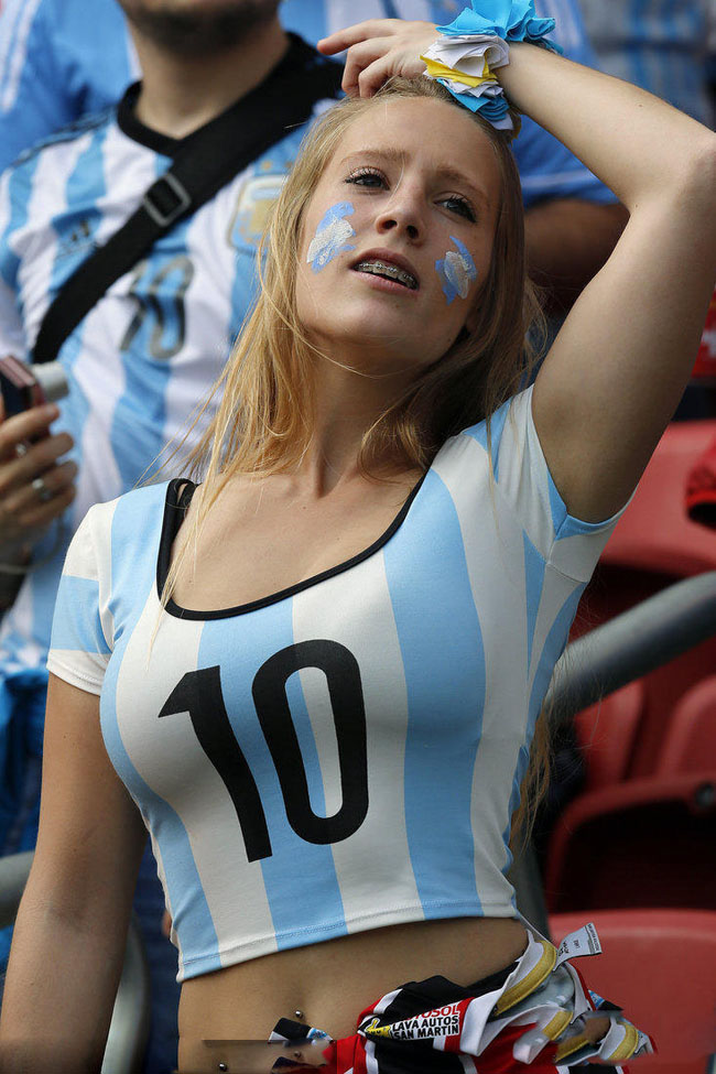 世界杯球场美女合集 阿根廷伊朗球迷各领风骚7