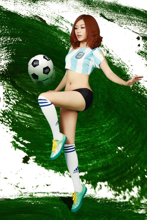 足球宝贝刘闻雯拍写真助阵世界杯1
