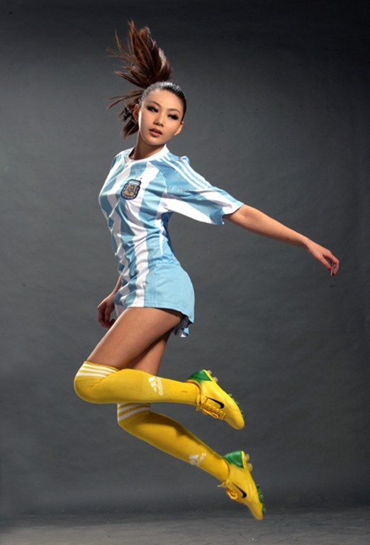 足球宝贝刘闻雯拍写真助阵世界杯8