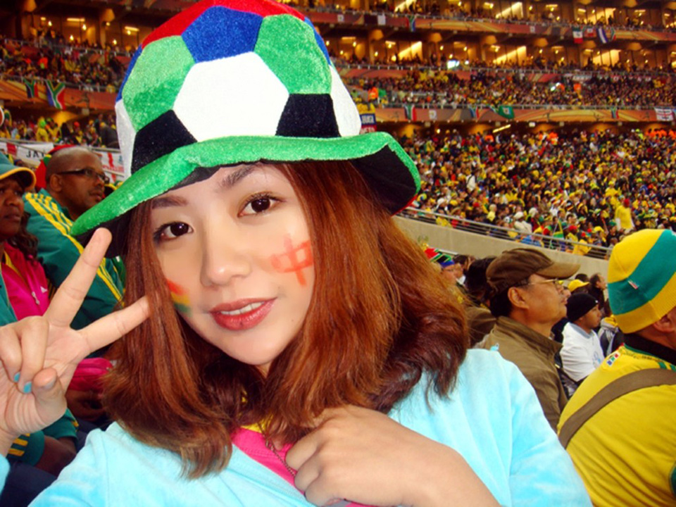 足球宝贝刘闻雯拍写真助阵世界杯9