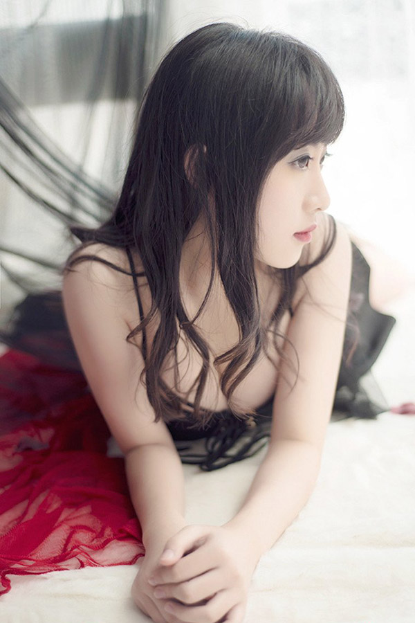 玉女yaoyao第一次湿身露乳写真8