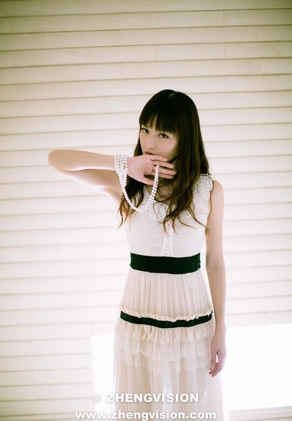 白色迷人裙装MM靓丽写真9