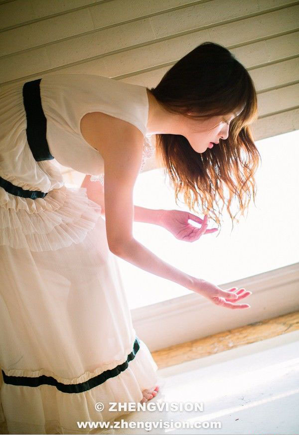 白色迷人裙装MM靓丽写真10