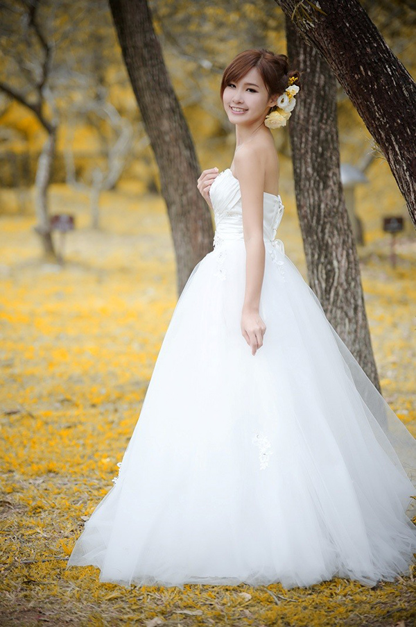 白色婚纱Vika迷人甜美写真3