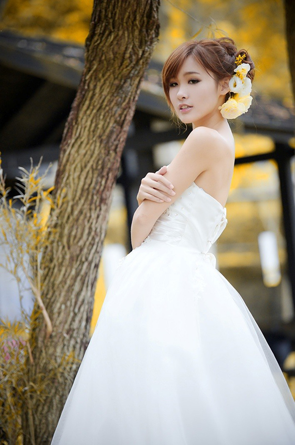 白色婚纱Vika迷人甜美写真7