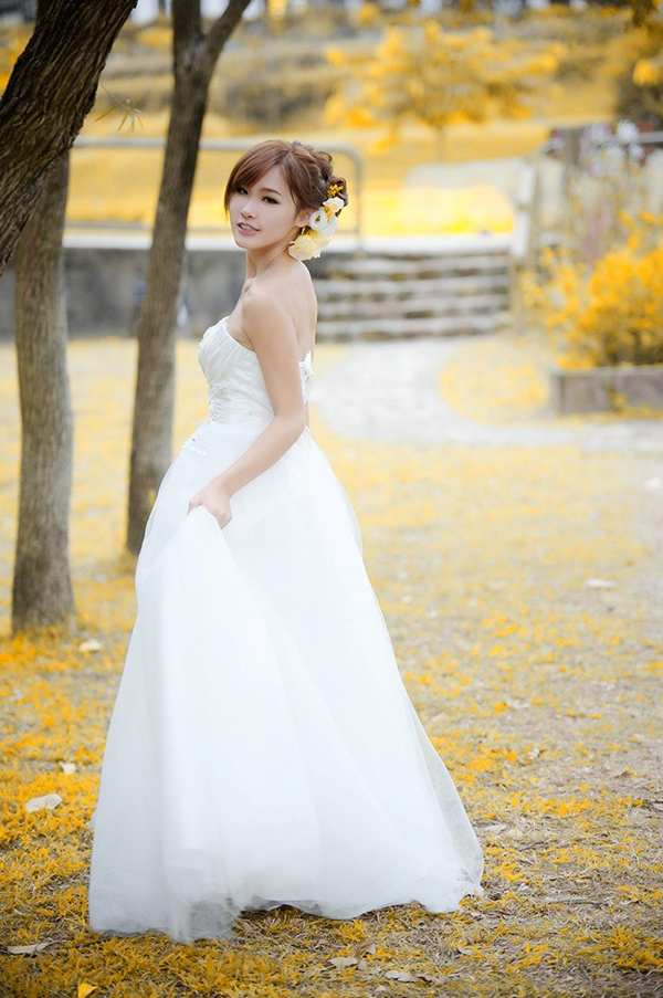 白色婚纱Vika迷人甜美写真8