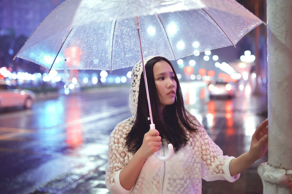 雨中少女的唯美街拍7