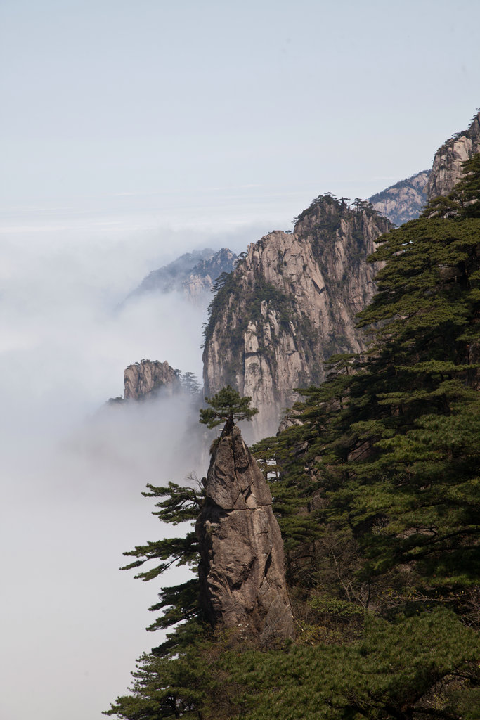 云雾中的黄山美景15