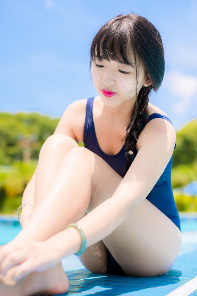 青春美少女夏日泳池高清清纯写真