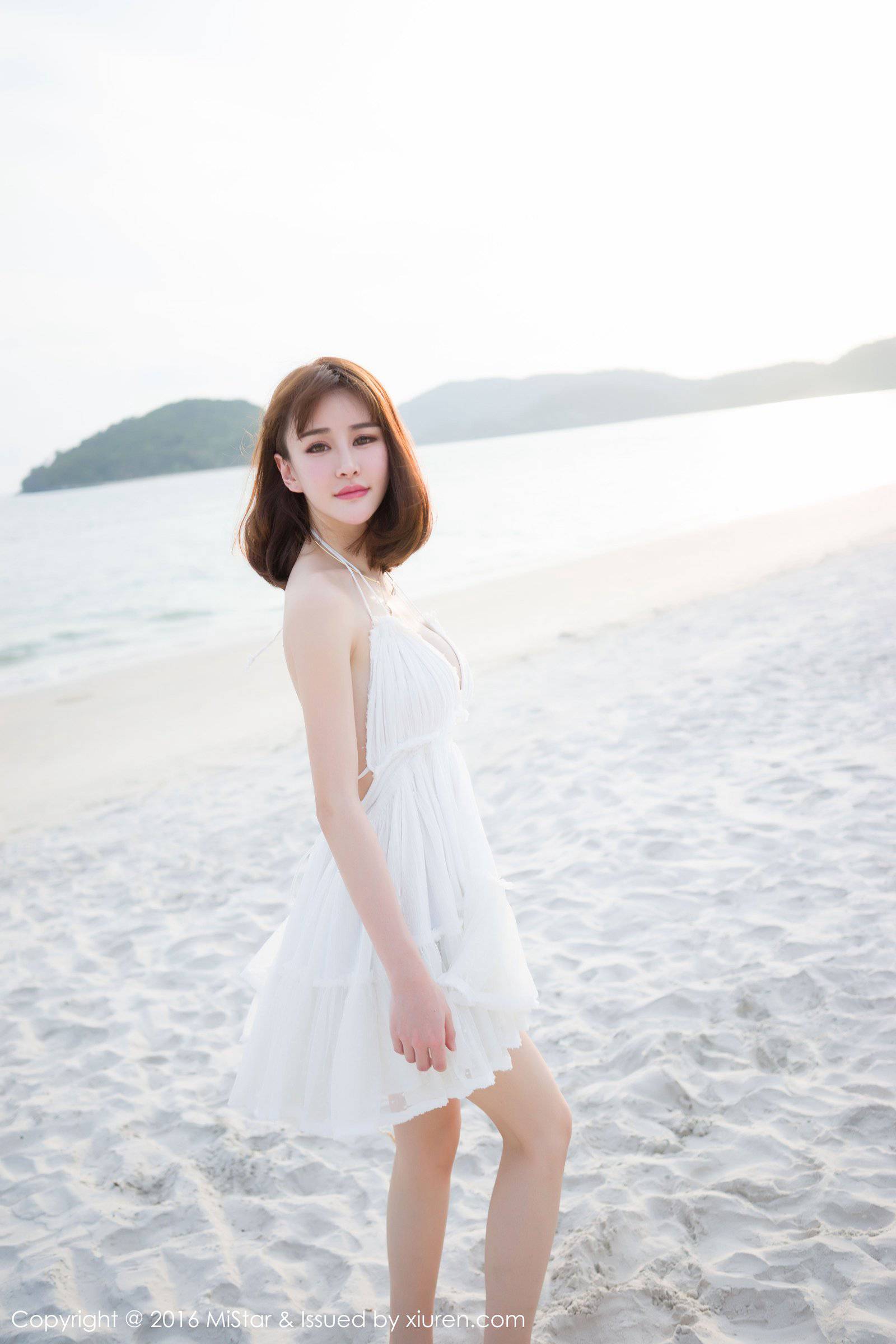 美女模特Cheryl青树海边沙滩比基尼拍摄