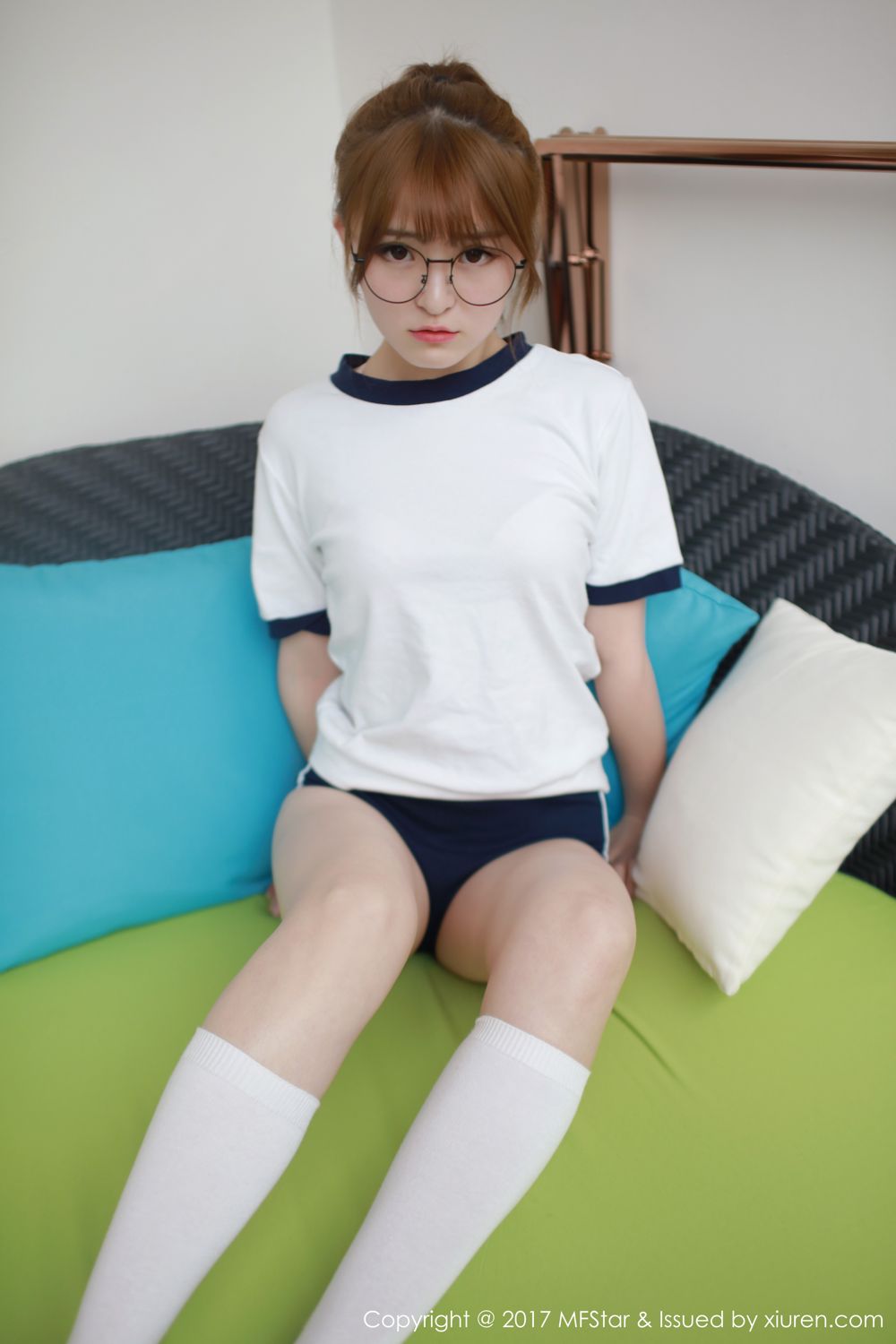 模范学院伊小七MoMo运动服装扮眼镜OL系列