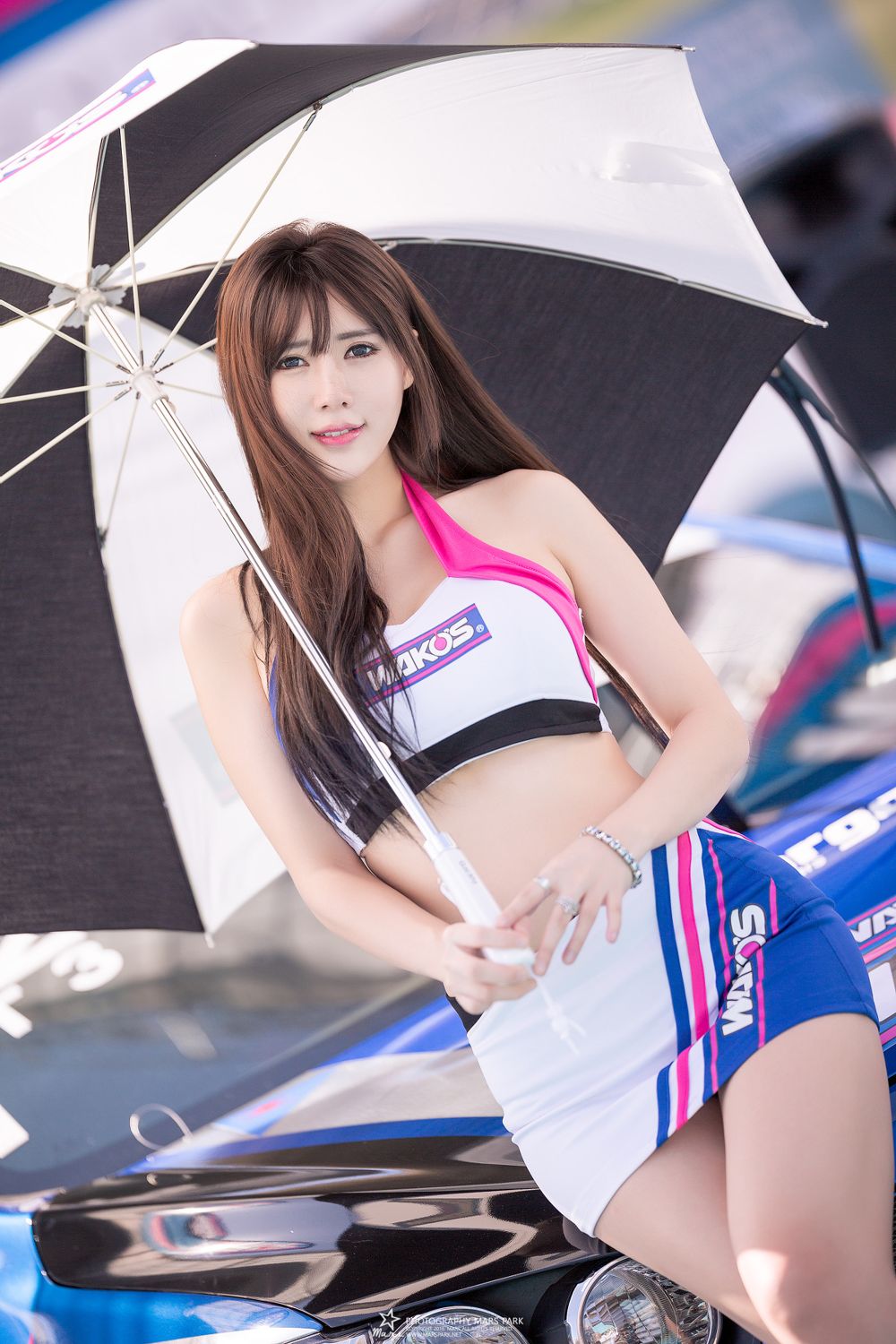韩国赛车模特宋珠娥车展现场露美腿诱惑无限