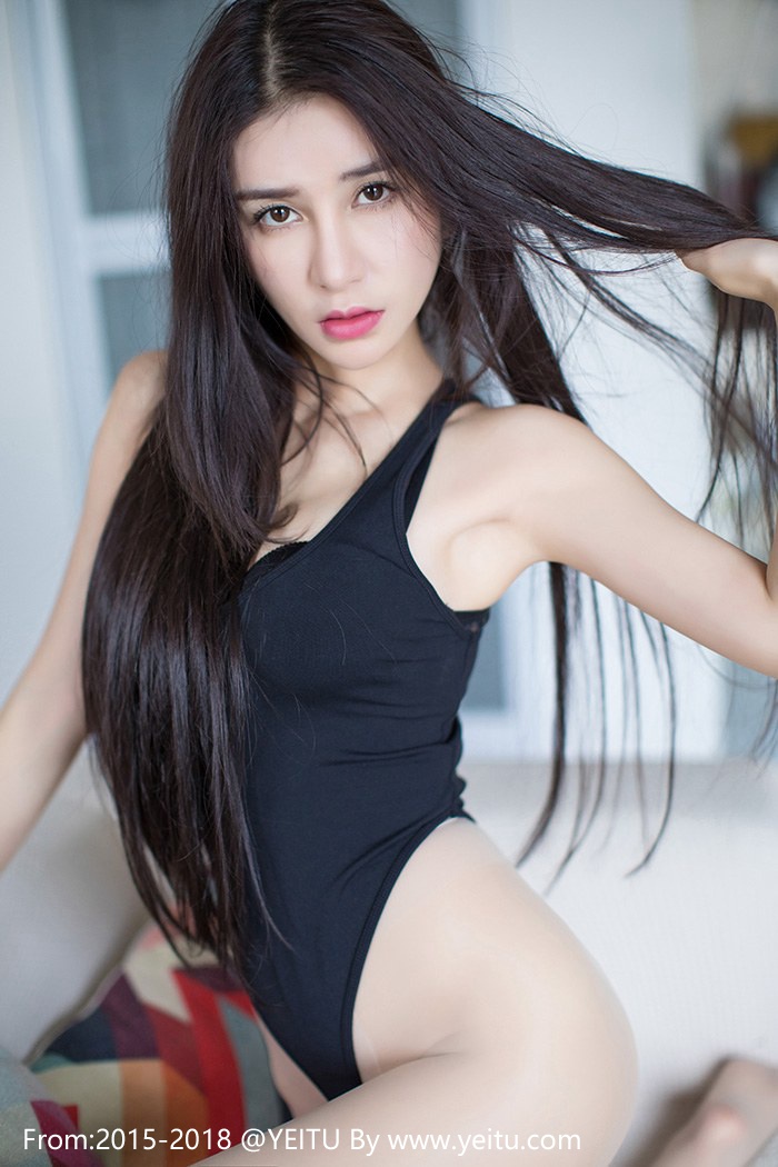 美女模特李七喜丝袜美腿大尺度真空写真
