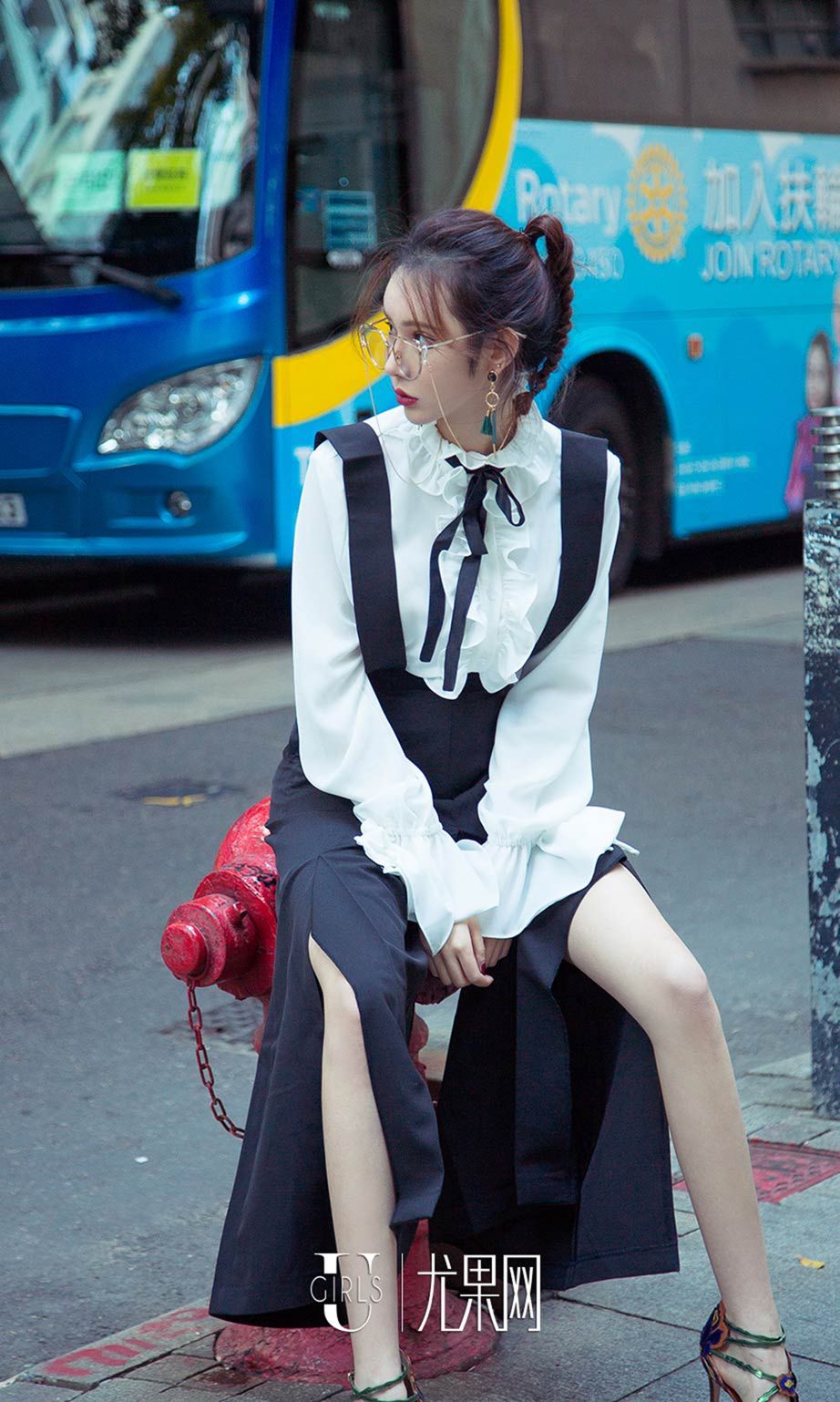 尤果网美女模特萌琪琪高冷时尚街拍写真