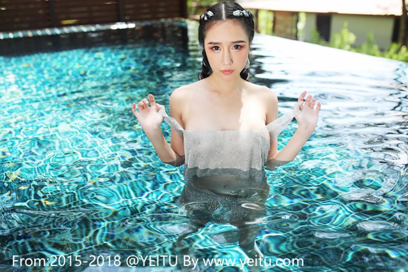 宅男女神于大小姐AYU酥胸翘臀泳池系列写真