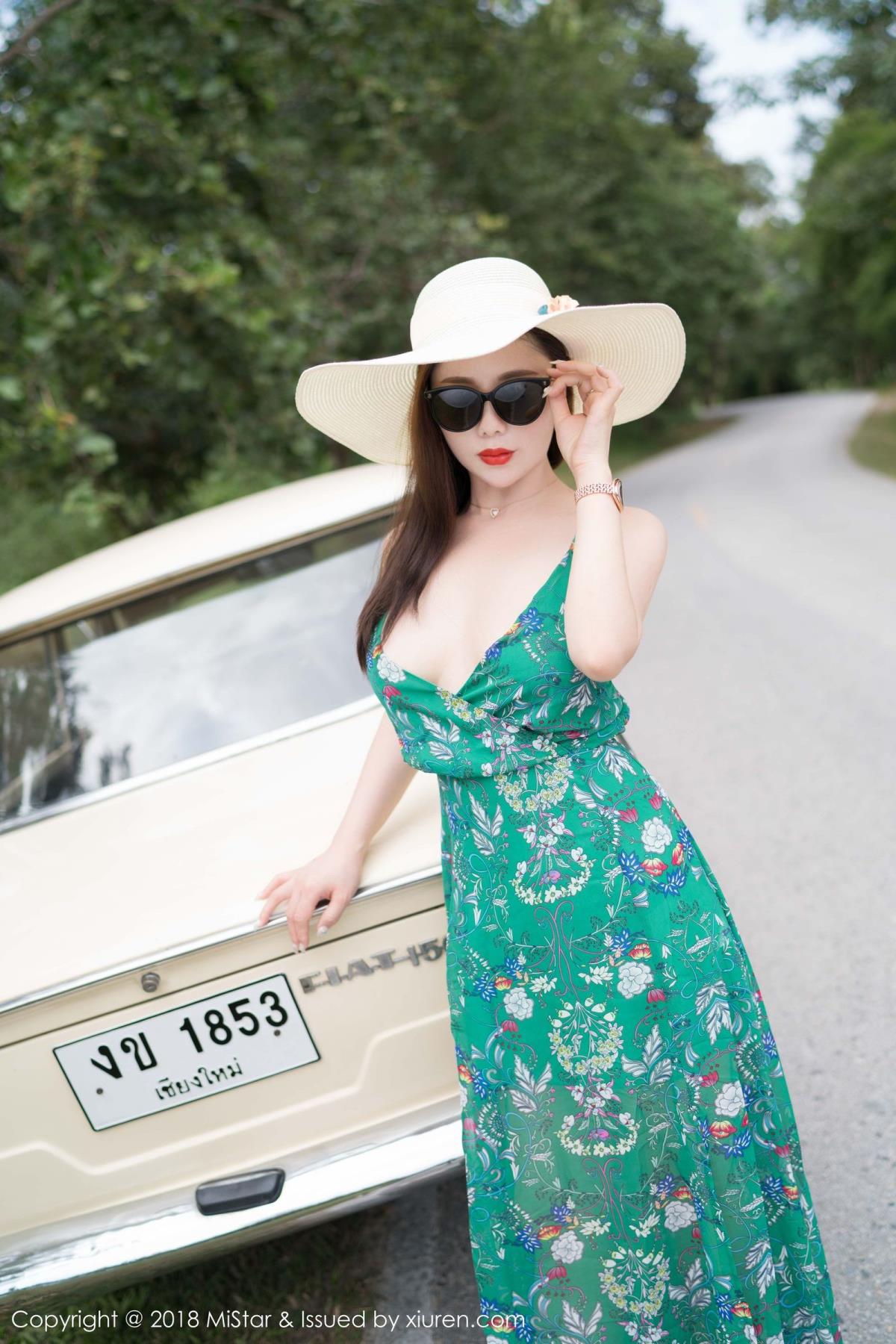 美女模特雪千紫性感吊裙白皙巨乳泰国清迈旅拍