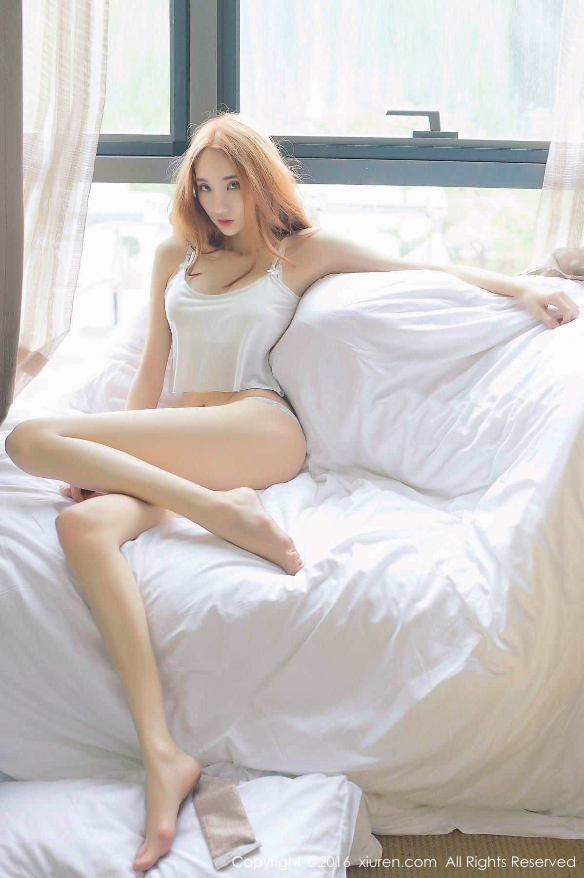 美女歌手wuli颜素极品长腿蕾丝内衣诱惑首套写真