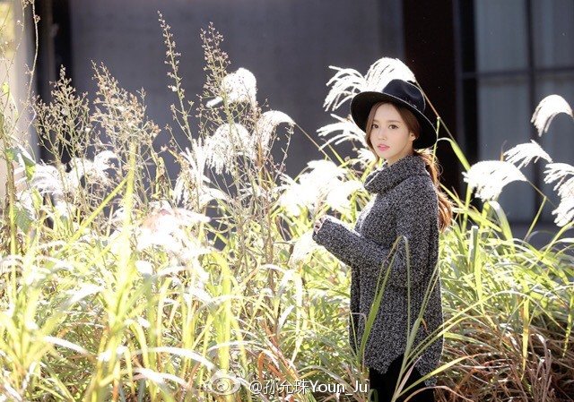 韩国超人气气质网拍写真美女孙允珠身穿各种服饰美图