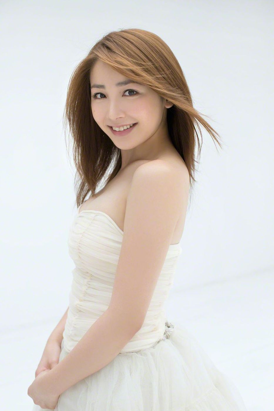 日本人气女歌手吉川友比基尼内衣湿身诱惑写真集