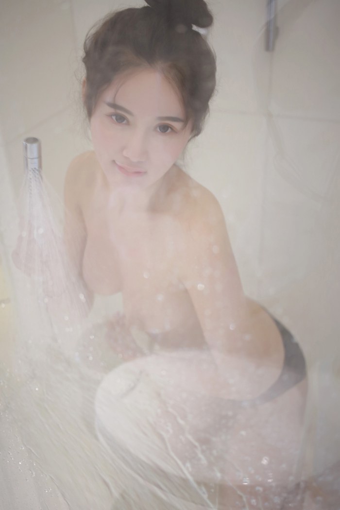 模范学院小酒窝美女模特程程CC泡泡浴内衣湿身诱惑性感写真