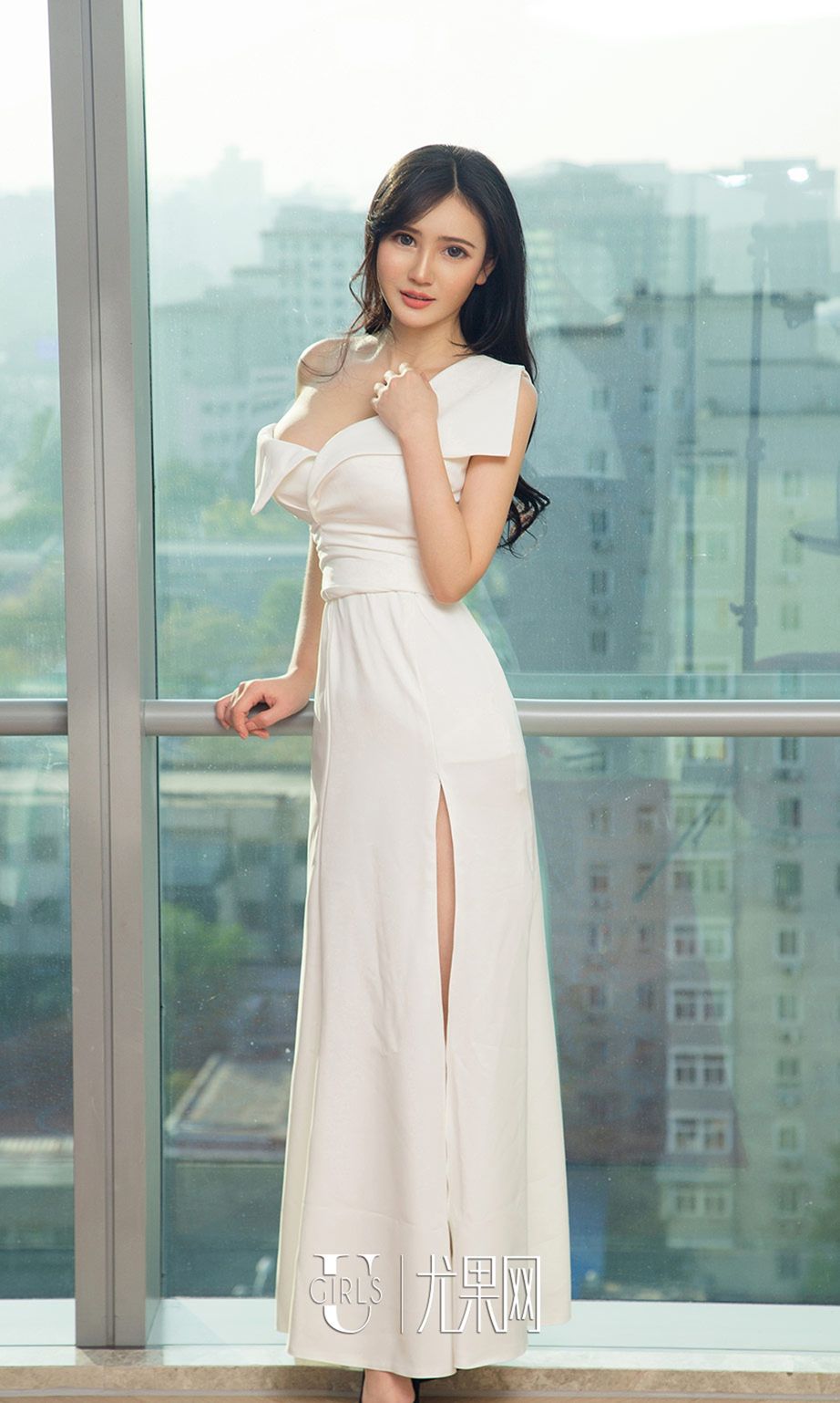 尤果网美女模特林诗茵日式和服连体吊带坚挺爆乳性感写真