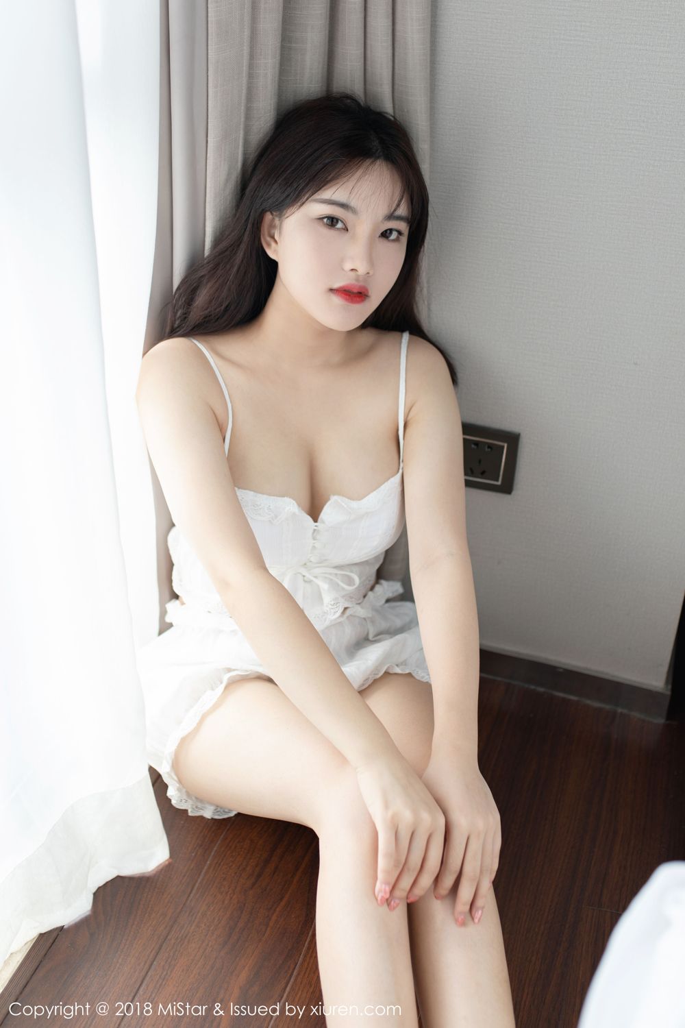 魅妍社美女模特小仓鼠镂空情趣内衣黑丝美腿首套写真