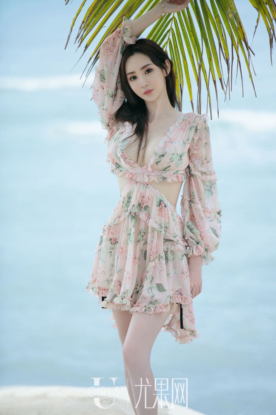 尤果网美女模特于思琪坚挺美胸沙滩比基尼内衣诱惑套图