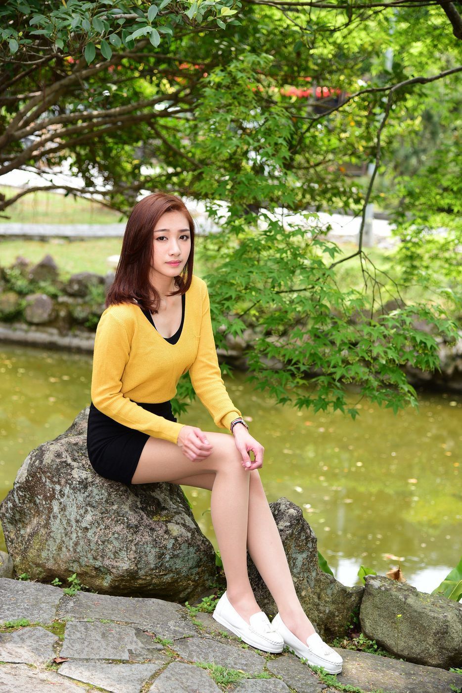 台湾美女嫩模段璟乐双溪公园黑丝美腿牛仔热裤性感写真
