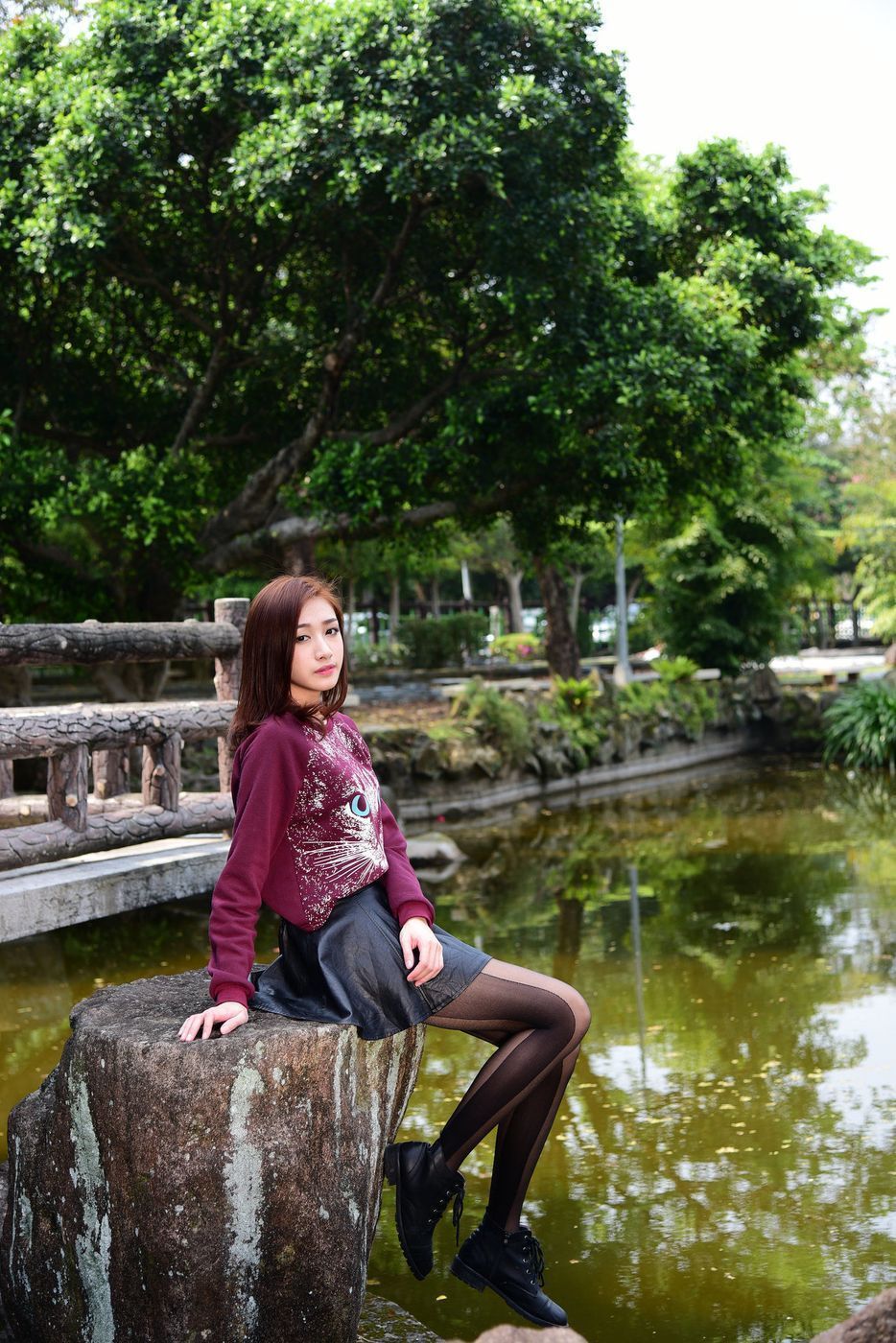 台湾美女嫩模段璟乐双溪公园黑丝美腿牛仔热裤性感写真