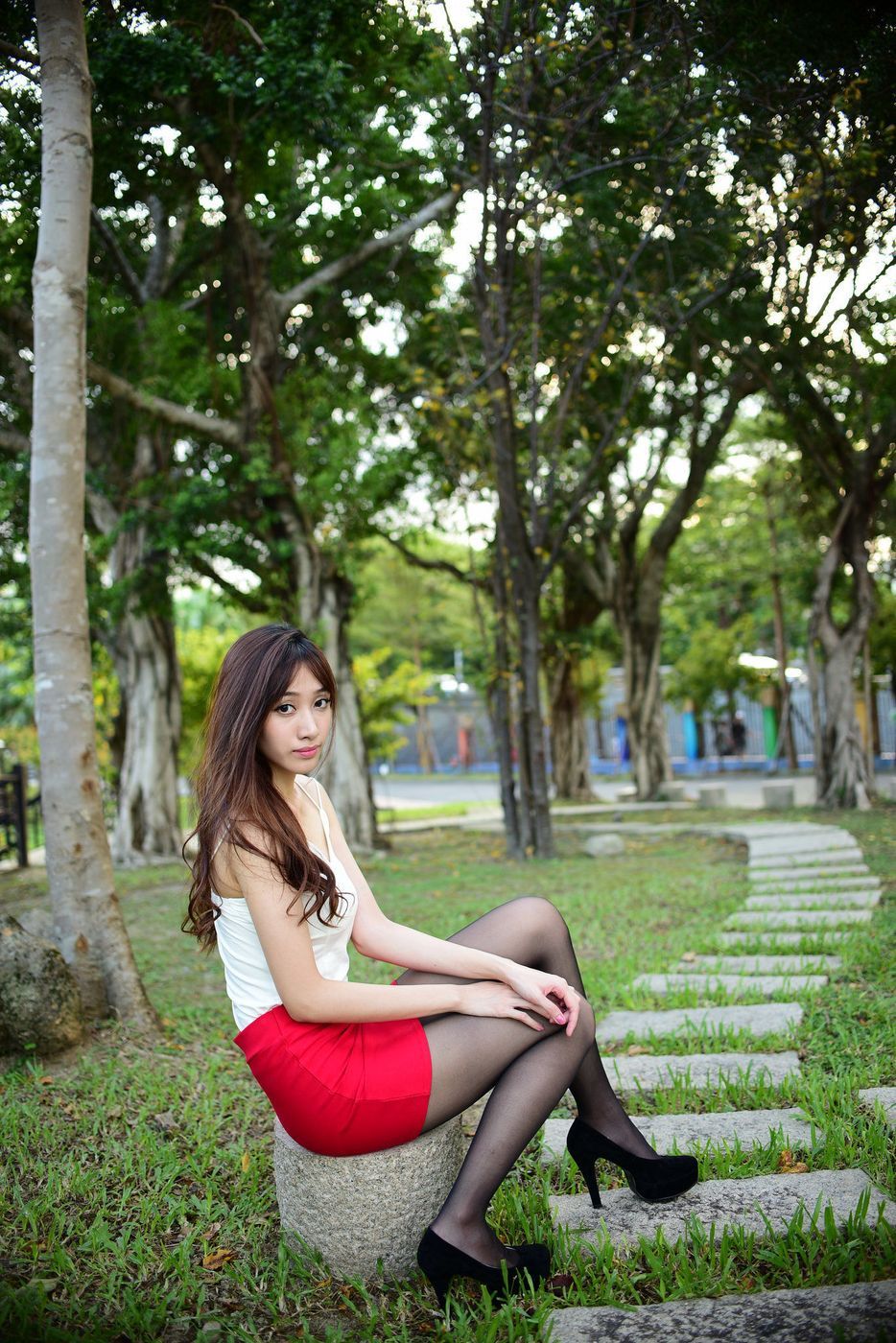 台湾美女嫩模段璟乐牛仔热裤修长美腿性感街拍写真