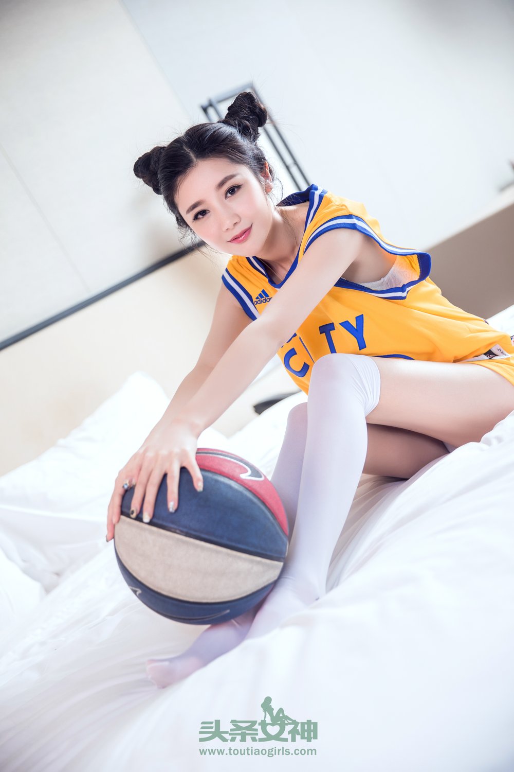 头条女神篮球宝贝苏凉库司令极品身材修长美腿私房写真
