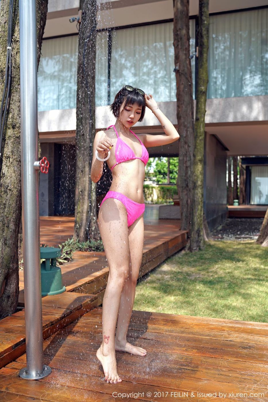 性感美女冯木木LRIS泳池比基尼湿身诱惑泰国旅拍
