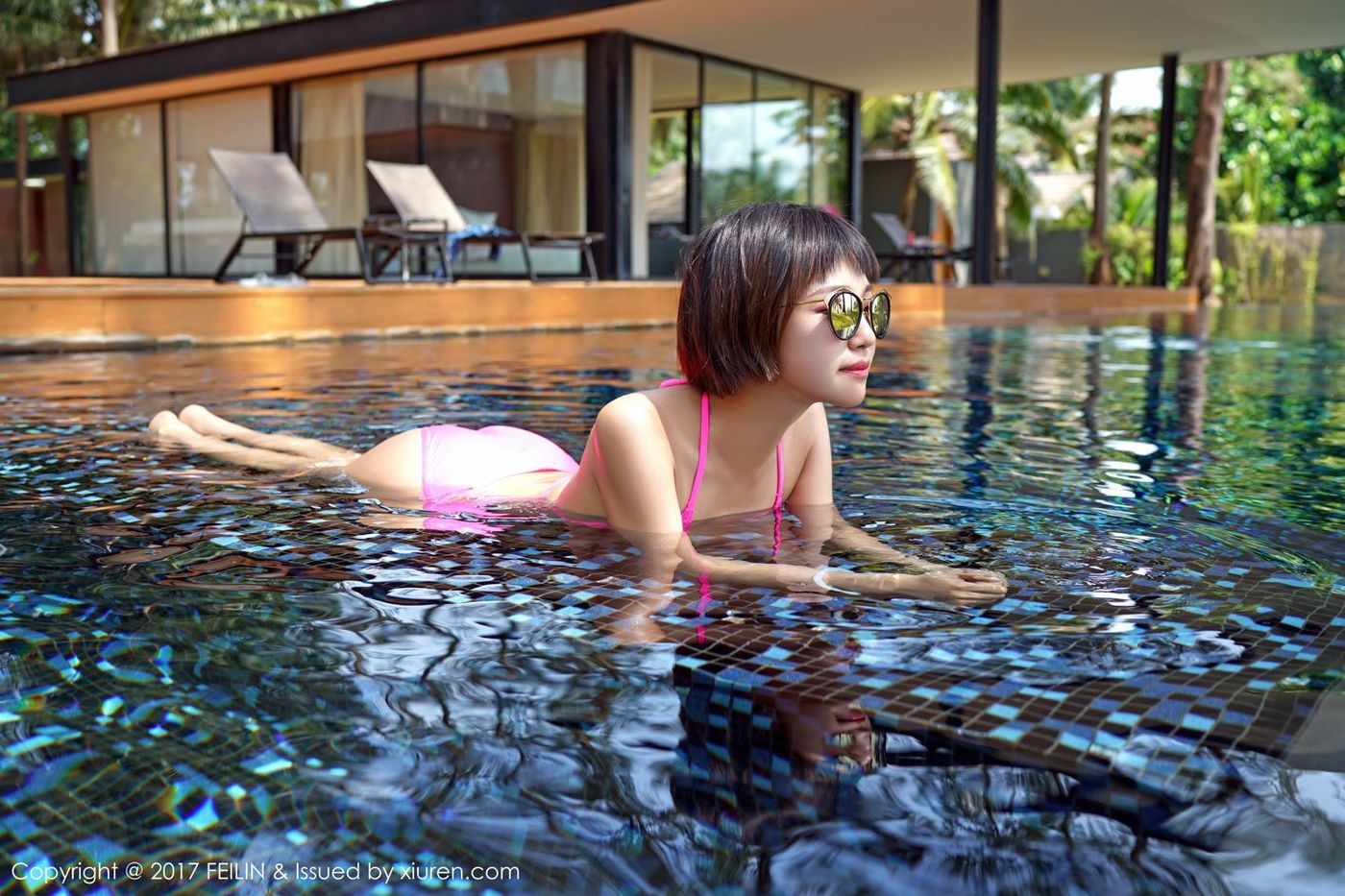 性感美女冯木木LRIS泳池比基尼湿身诱惑泰国旅拍