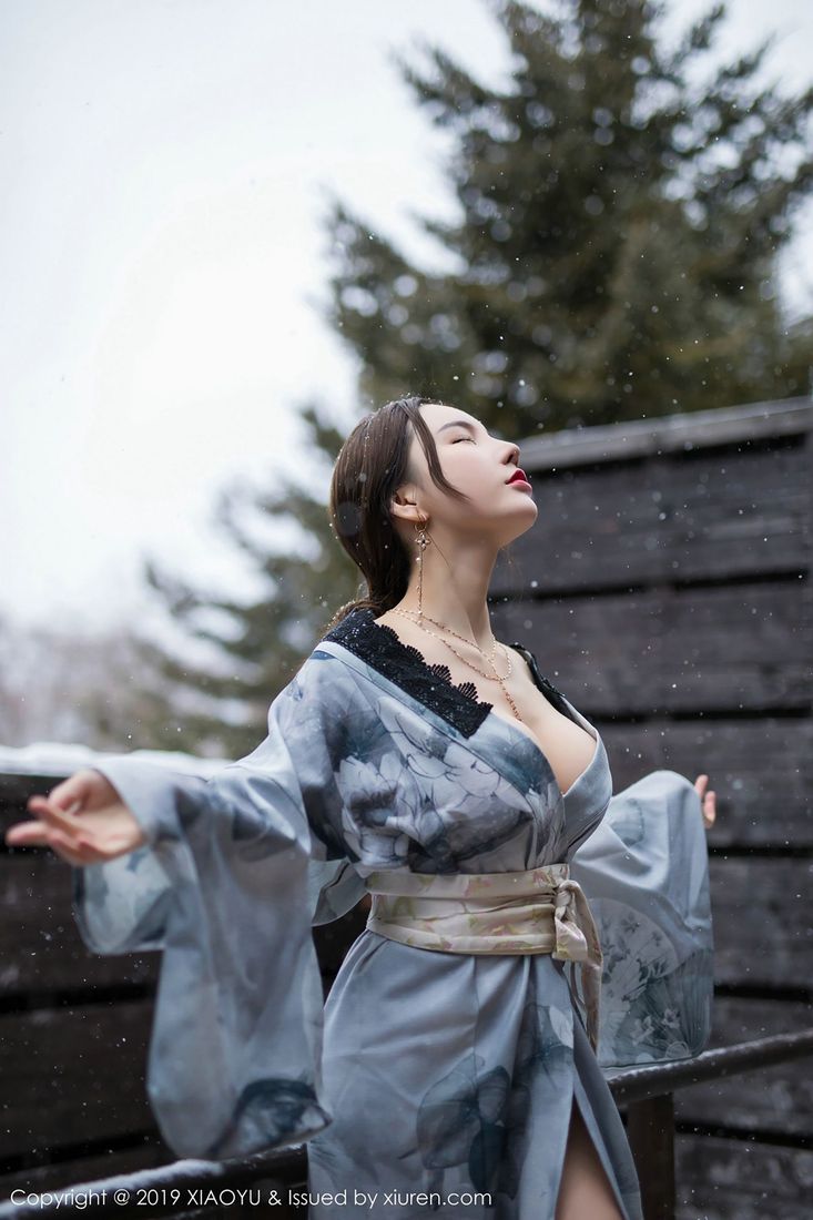 性感女神周于希Sandy和服爆乳极品身材北海道旅拍写真