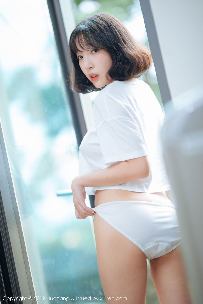 花漾Show韩国美女模特卿卿雪白肌肤短发冷艳全套写真