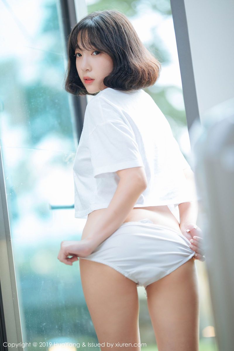 花漾Show韩国美女模特卿卿雪白肌肤短发冷艳全套写真