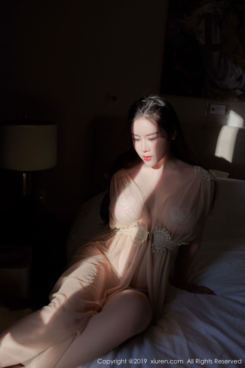 美女模特戴渃欣丰腴身材爆乳诱惑波涛胸涌大胆写真