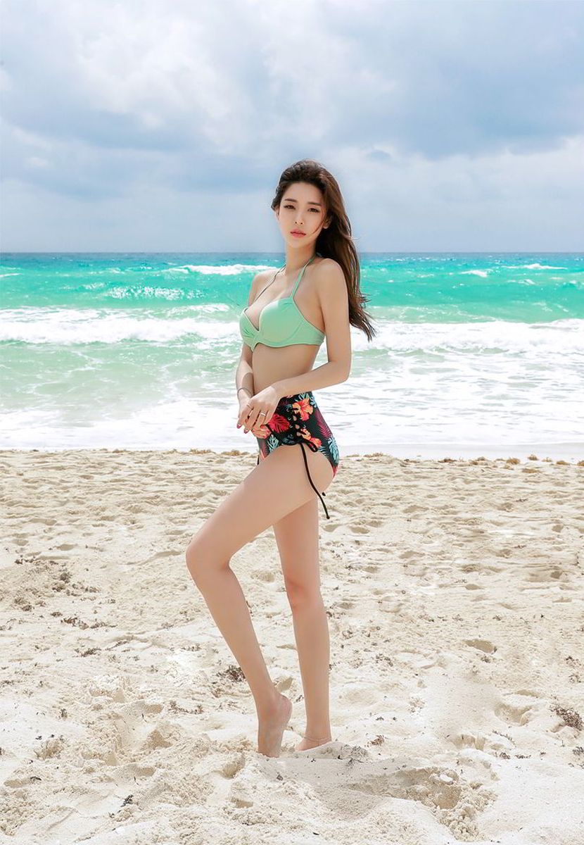 韩国人气美女模特朴多贤沙滩比基尼泳装品牌拍摄合辑美图