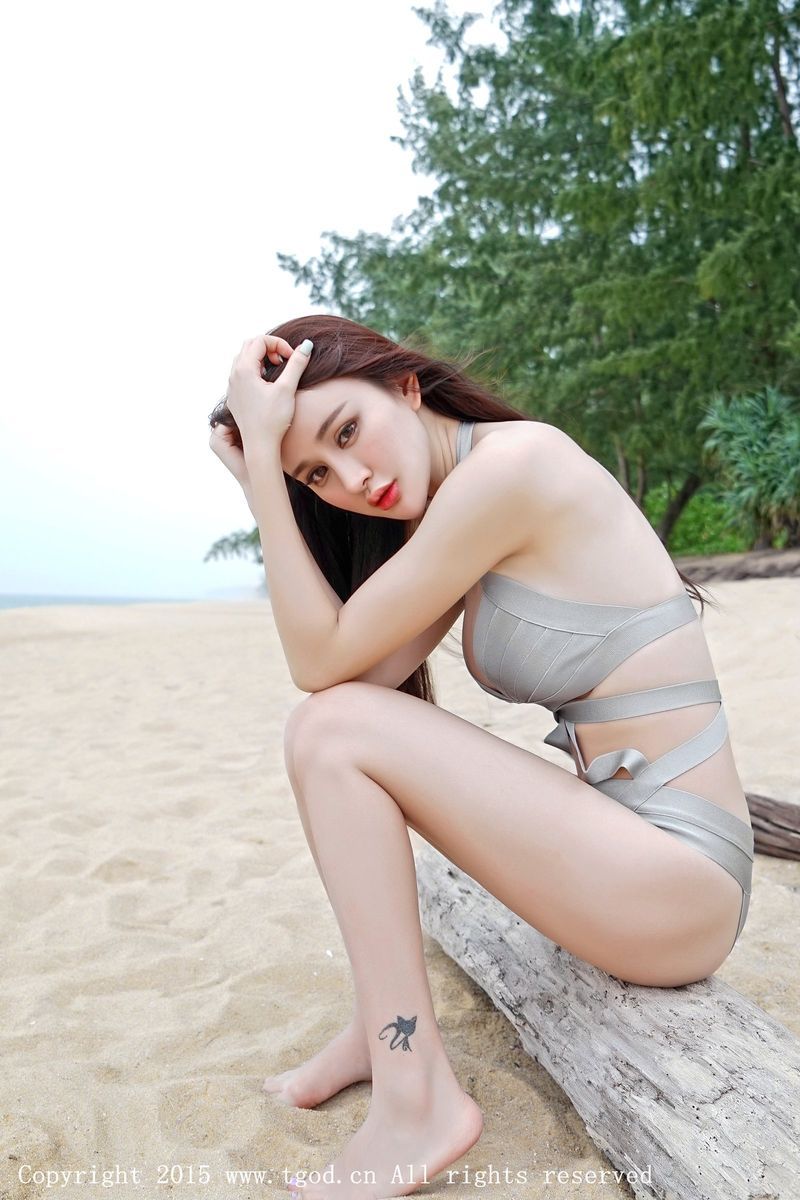 美女模特Cheryl青树沙滩比基尼美胸翘臀普吉岛旅拍