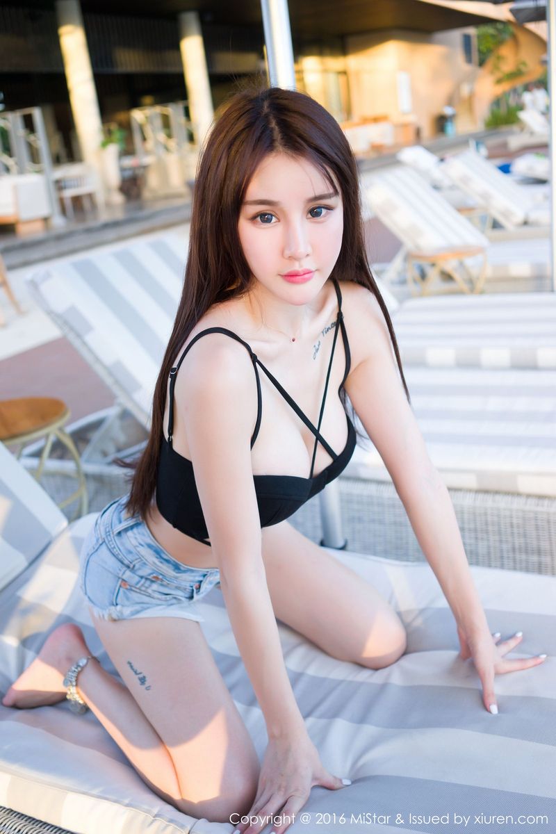魅妍社美女模特Cheryl青树室外泳池比基尼私房首套写真