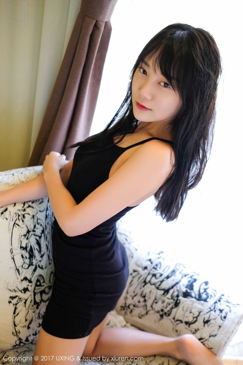 重庆美女模特李猩一前凸后翘修长美腿热辣私房写真